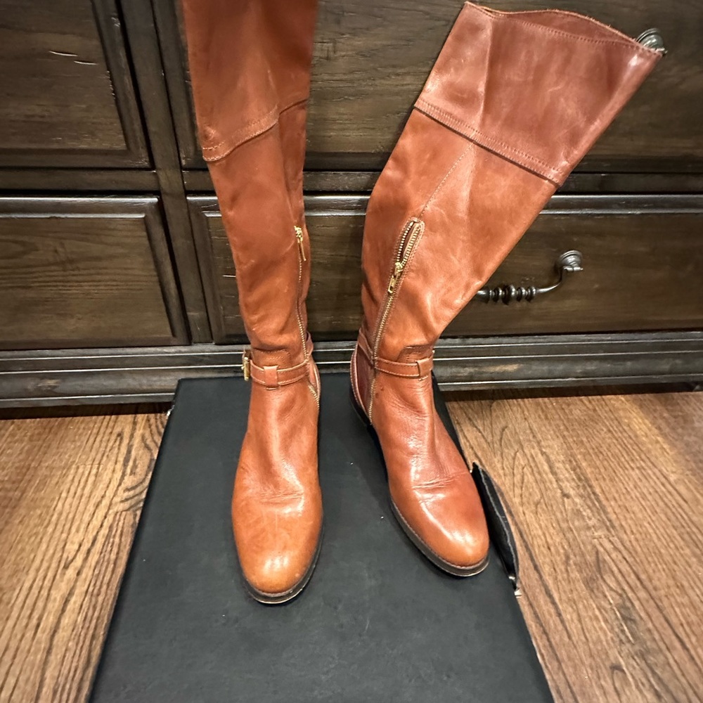 Coach boots, excellent preowned condition. Sold as boots only, box not included.